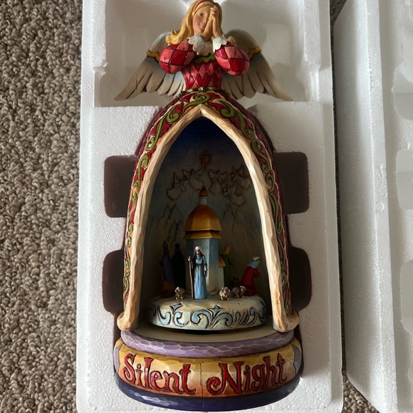 Jim Shore ~ Silent Night~ Angel with Nativity Scene - Picture 6 of 8